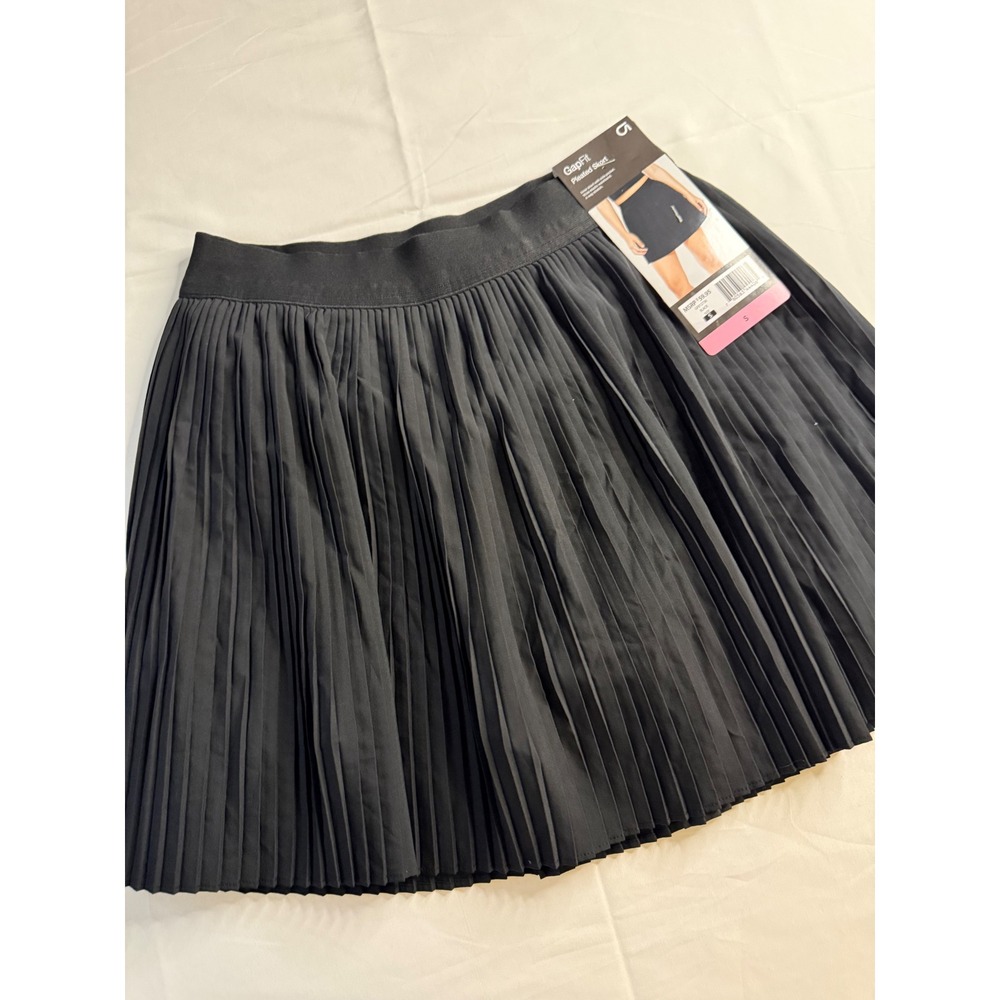 GapFit Pleated Skort Black Athletic Tennis Golf Skirt with Pockets Size S NEW